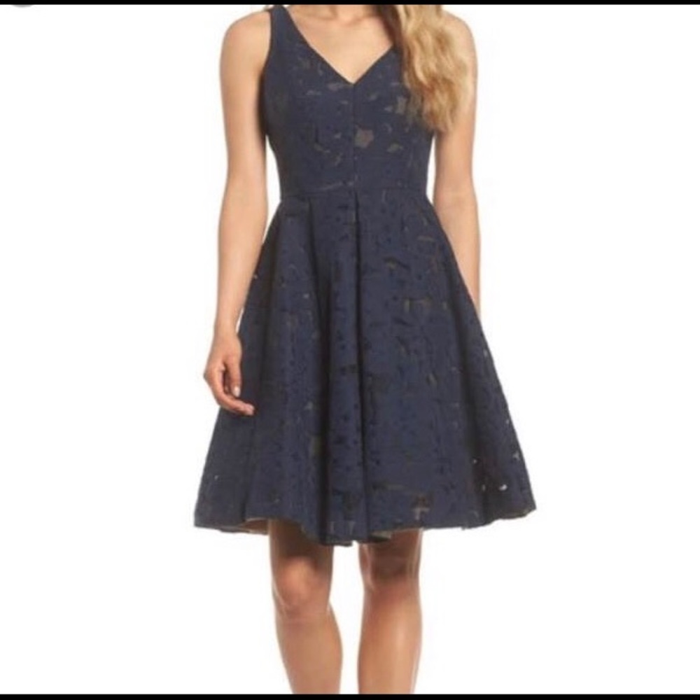 MAGGIE LONDON Navy Lace Cutout Cocktail Party dress 2P - NWT